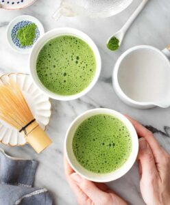Il Tè Matcha: Differenze e Benefici Superiori Rispetto al Tè Verde