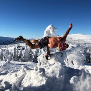 Il Metodo Wim Hof: Respirazione e Ghiaccio per un Corpo d’Acciaio