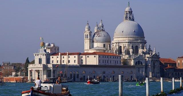 Il Triangolo della Salute: Struttura, Biochimica, Psiche in Equilibrio